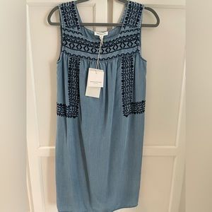Beachlunchlounge denim embroidered dress. Style Gail